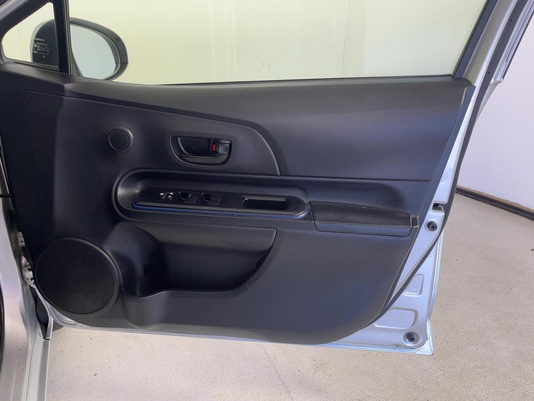 Photo '15' of Toyota Aqua