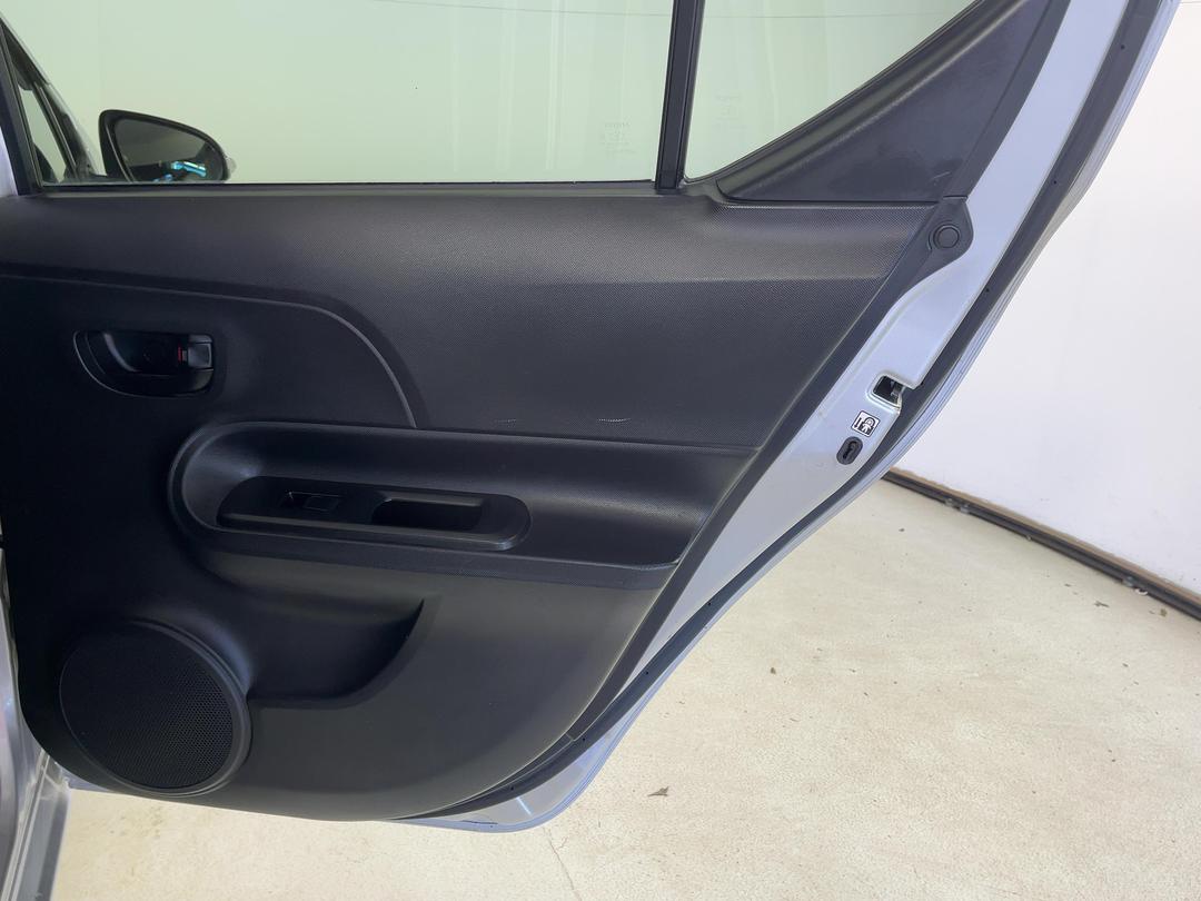 Photo '19' of Toyota Aqua
