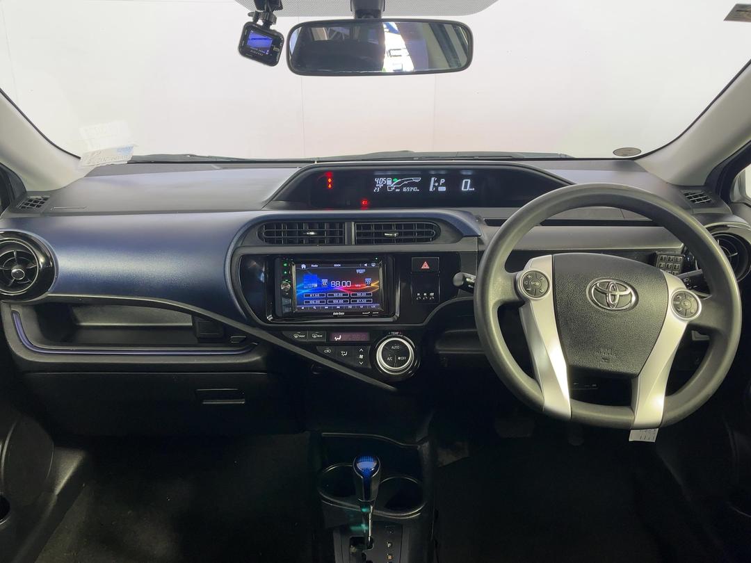 Photo '17' of Toyota Aqua