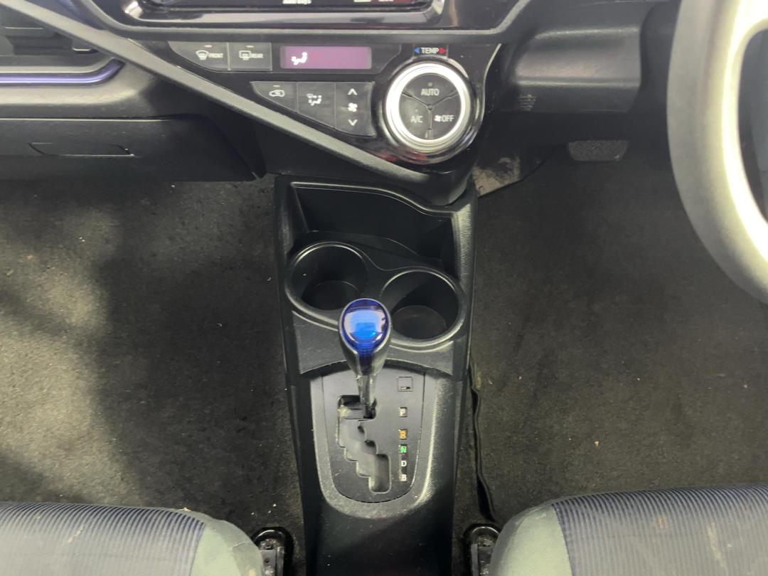 Photo '18' of Toyota Aqua