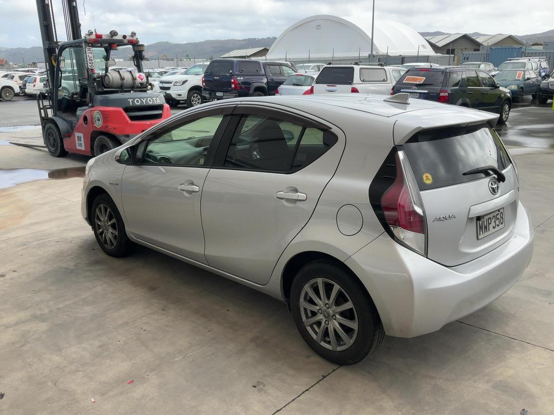 Photo '6' of Toyota Aqua