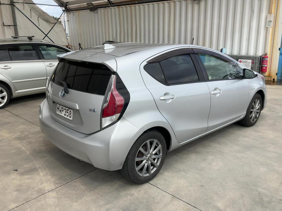 Photo '8' of Toyota Aqua
