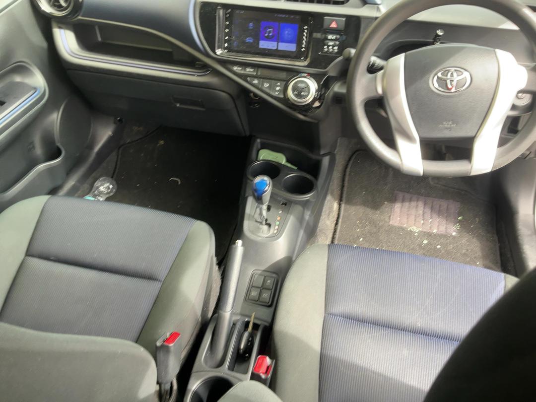 Photo '13' of Toyota Aqua