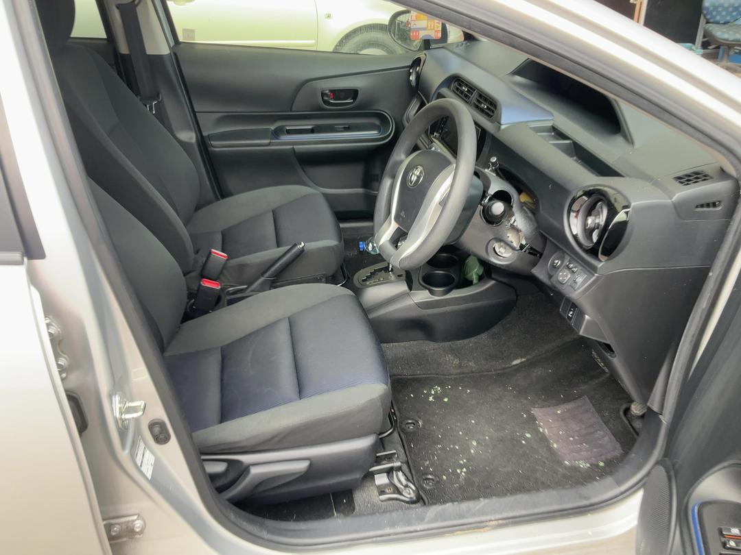 Photo '15' of Toyota Aqua