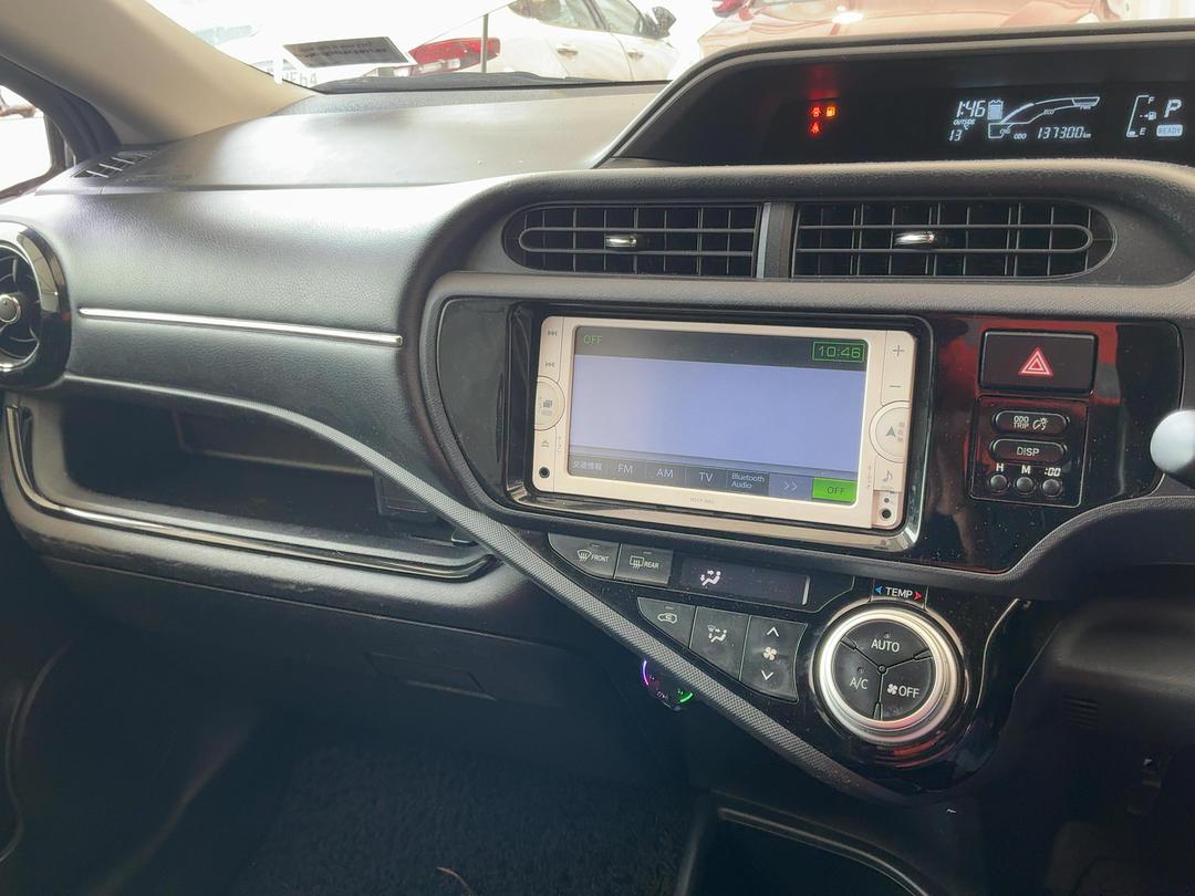 Photo '18' of Toyota Aqua Photo '18' of Toyota Aqua