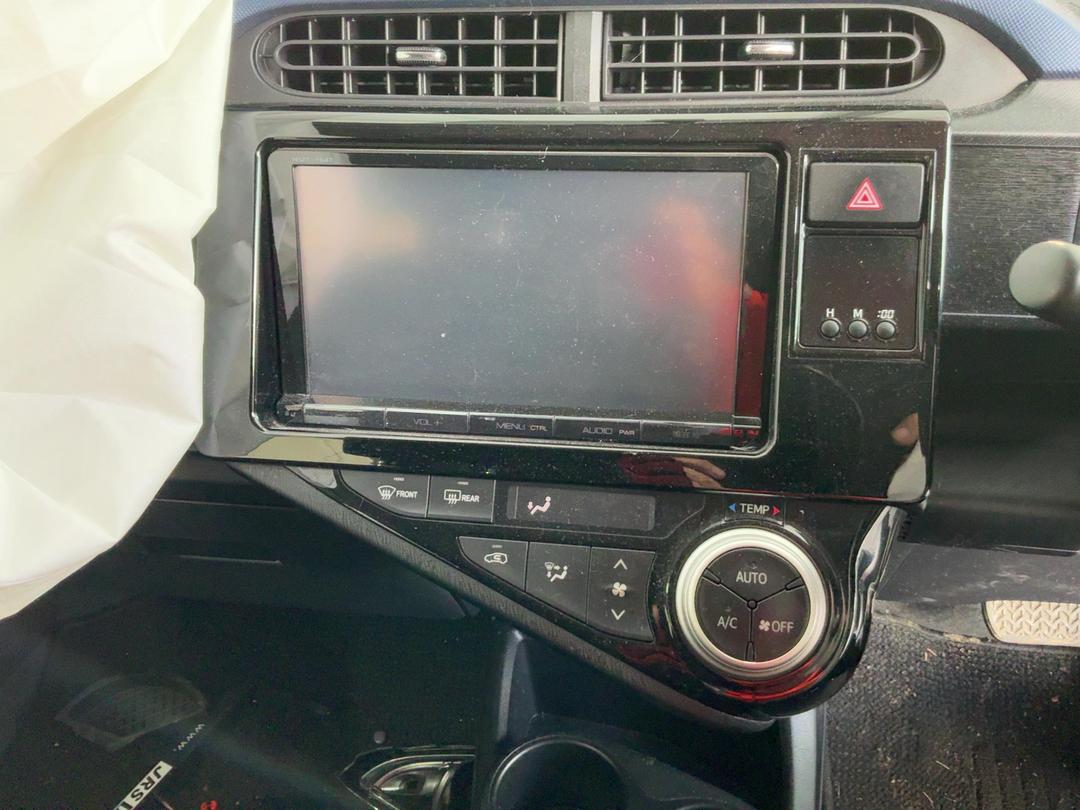 Photo '17' of Toyota Aqua Photo '17' of Toyota Aqua