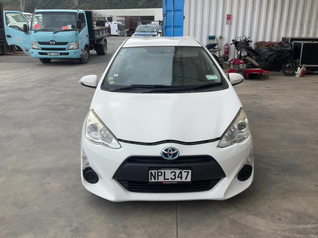 Photo '3' of Toyota Aqua Photo '3' of Toyota Aqua