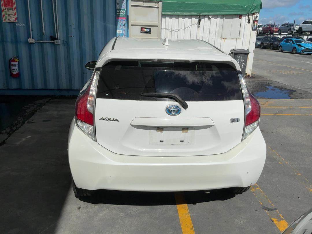 Photo '9' of Toyota Aqua Photo '9' of Toyota Aqua