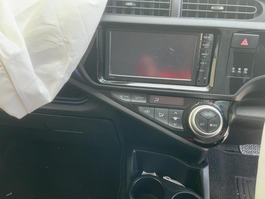Photo '17' of Toyota Aqua Photo '17' of Toyota Aqua