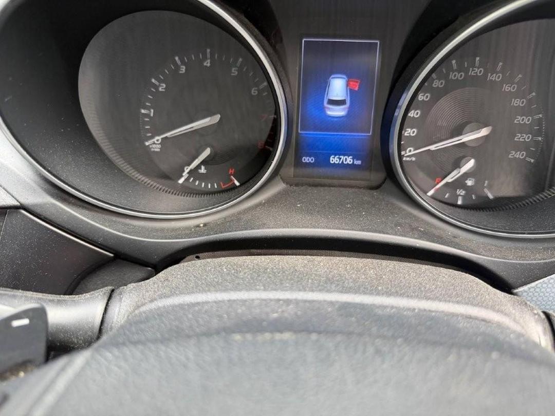 Photo '12' of Toyota Avensis WGN E Photo '12' of Toyota Avensis WGN E