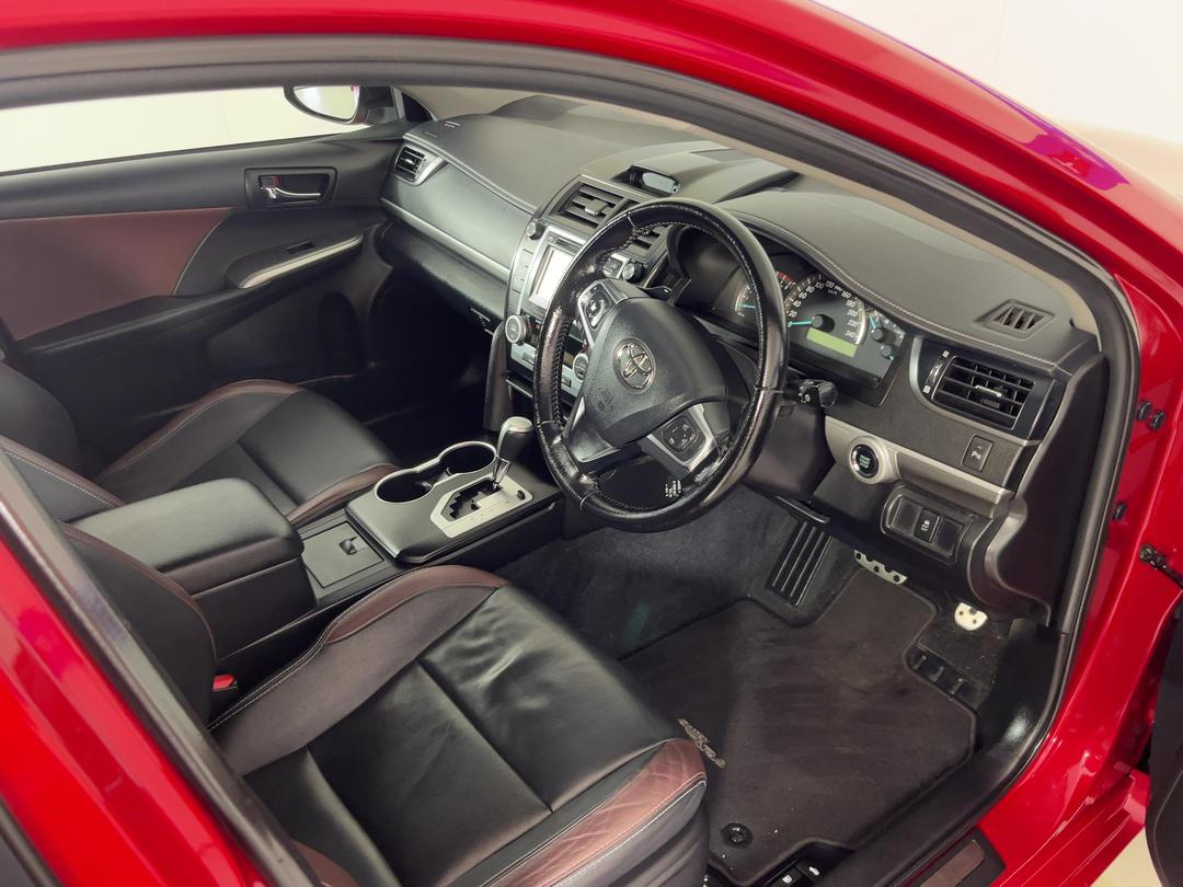Photo '16' of Toyota Camry