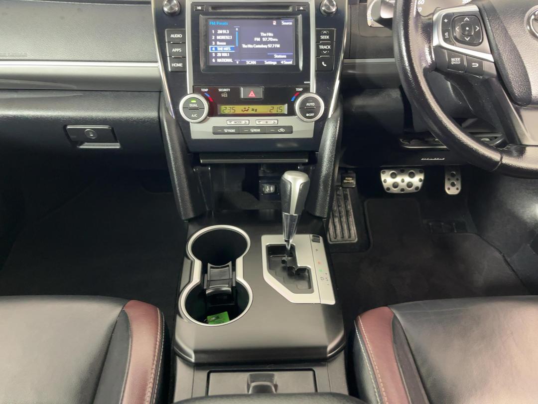 Photo '18' of Toyota Camry