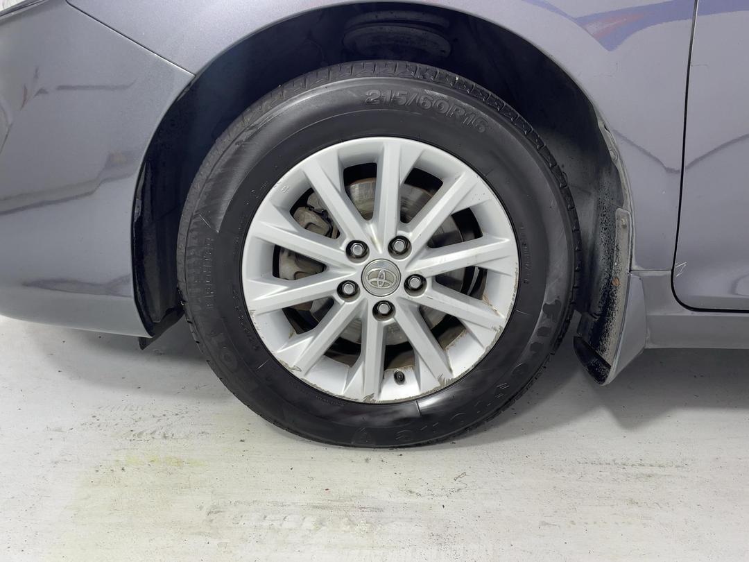 Photo '10' of Toyota Camry