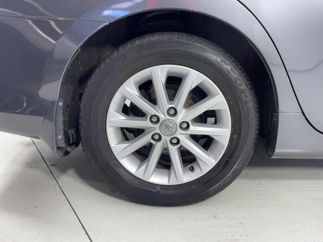 Photo '12' of Toyota Camry