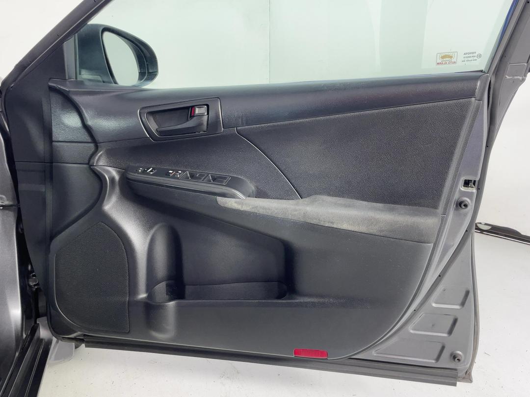 Photo '15' of Toyota Camry