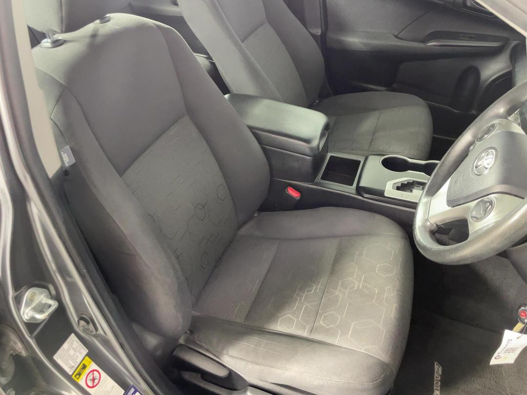 Photo '16' of Toyota Camry
