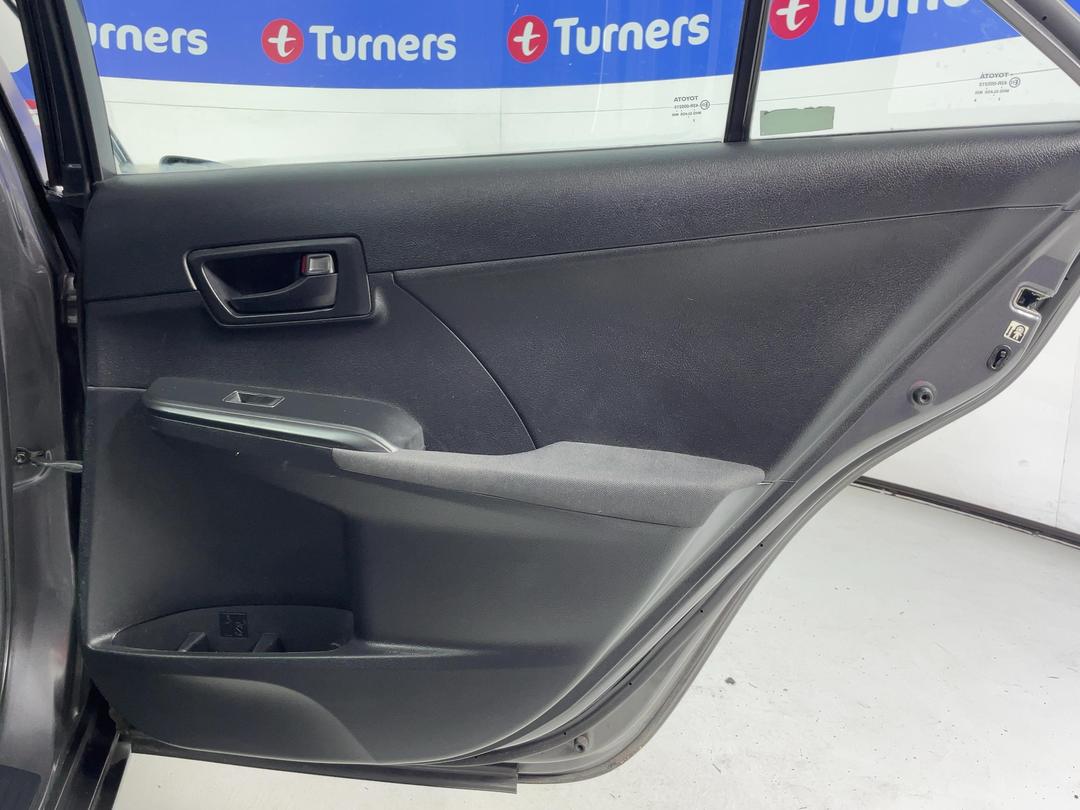 Photo '19' of Toyota Camry