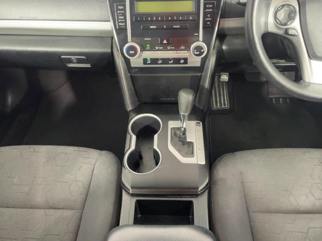 Photo '18' of Toyota Camry