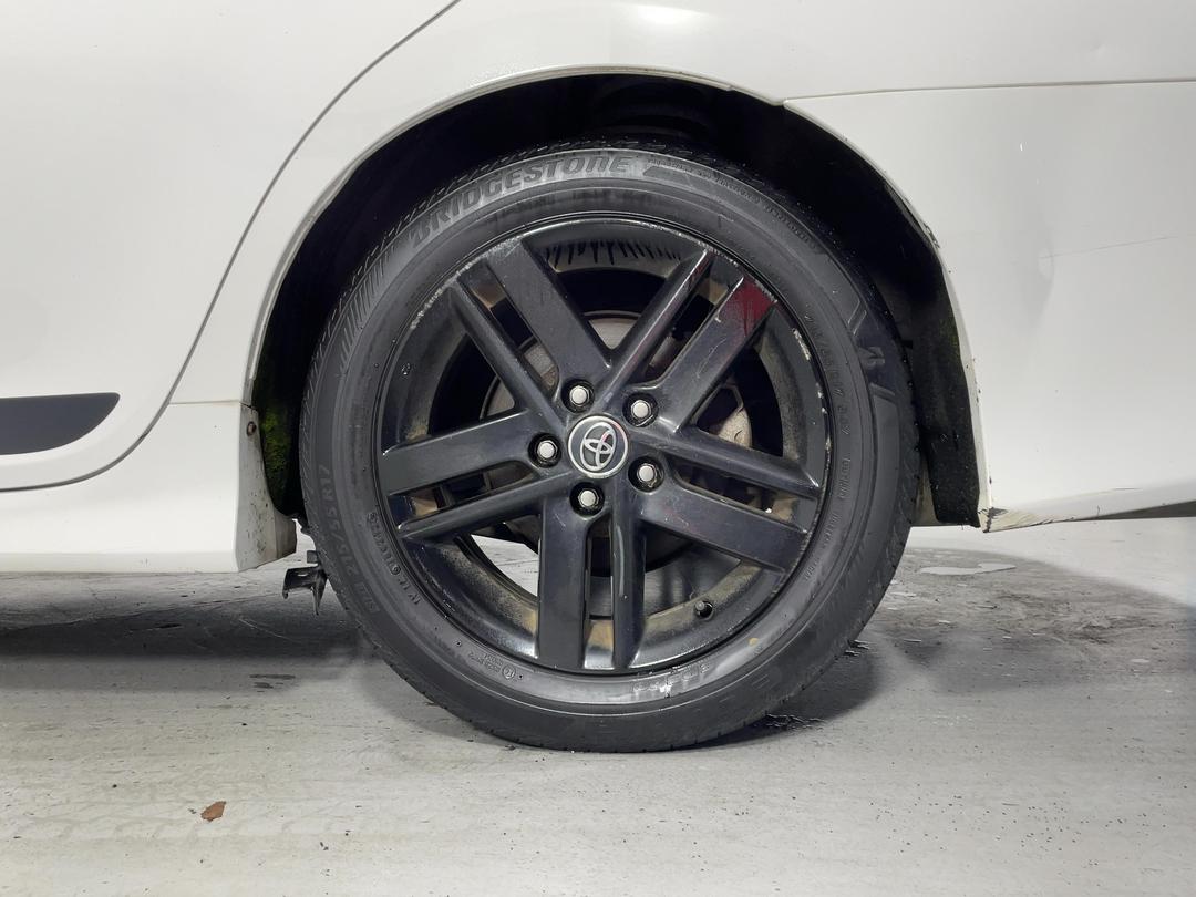 Photo '11' of Toyota Camry