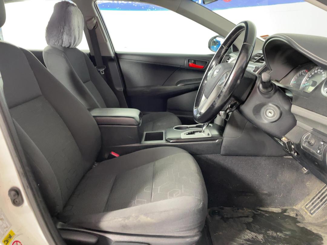 Photo '16' of Toyota Camry