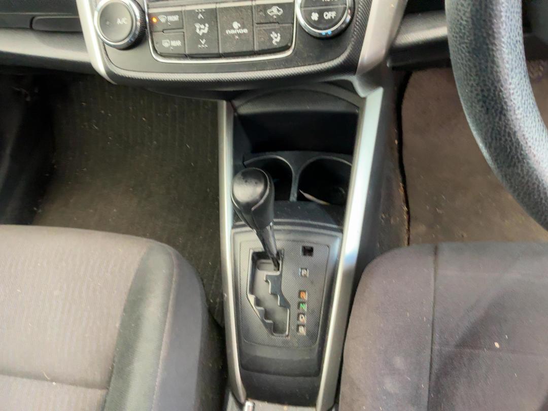 Photo '11' of Toyota Corolla Fielder Hybrid