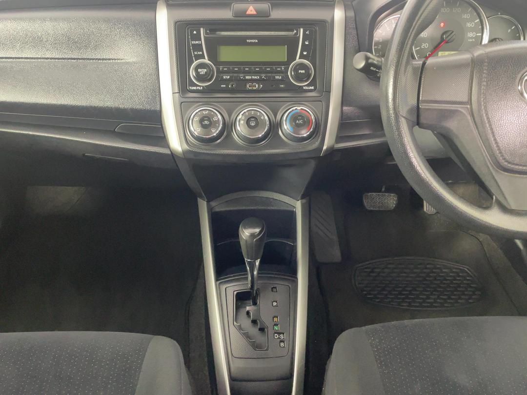 Photo '18' of Toyota Corolla