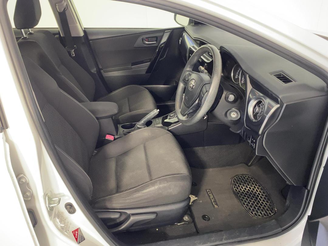 Photo '16' of Toyota Corolla