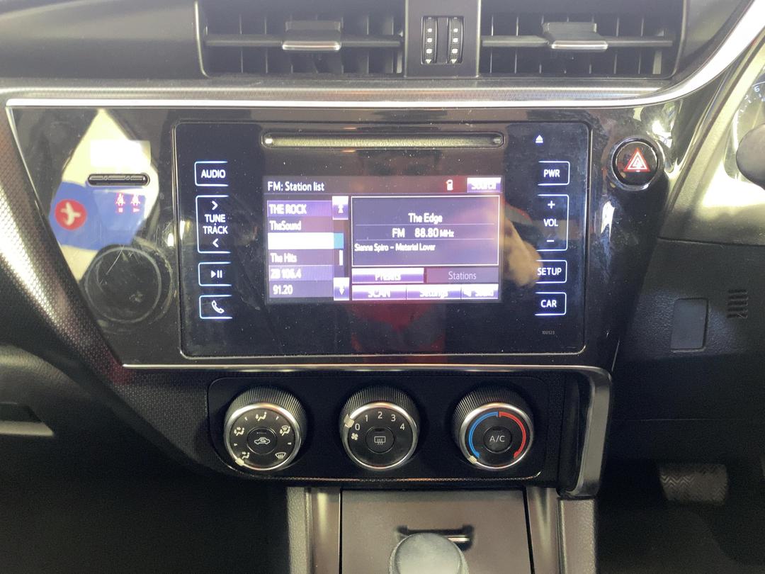 Photo '18' of Toyota Corolla