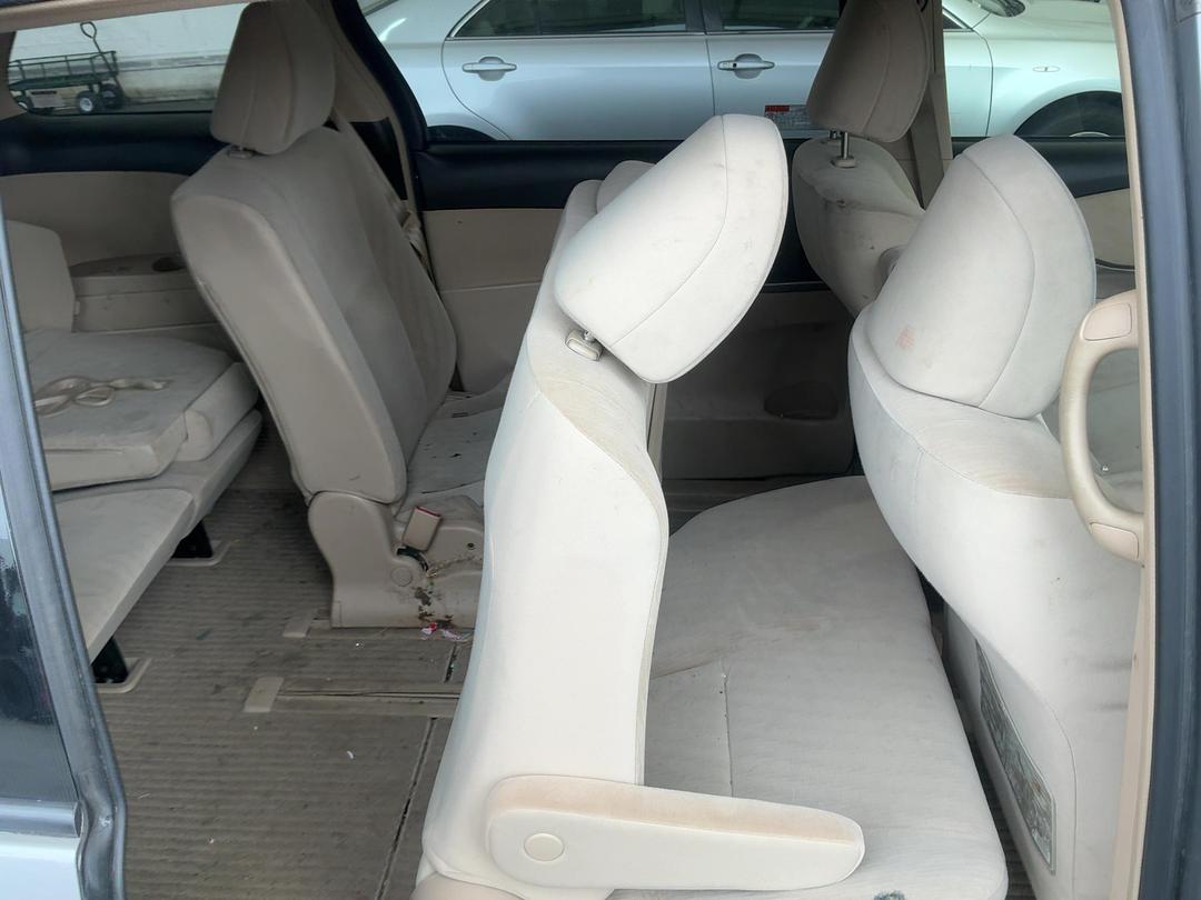 Photo '17' of Toyota Estima Photo '17' of Toyota Estima