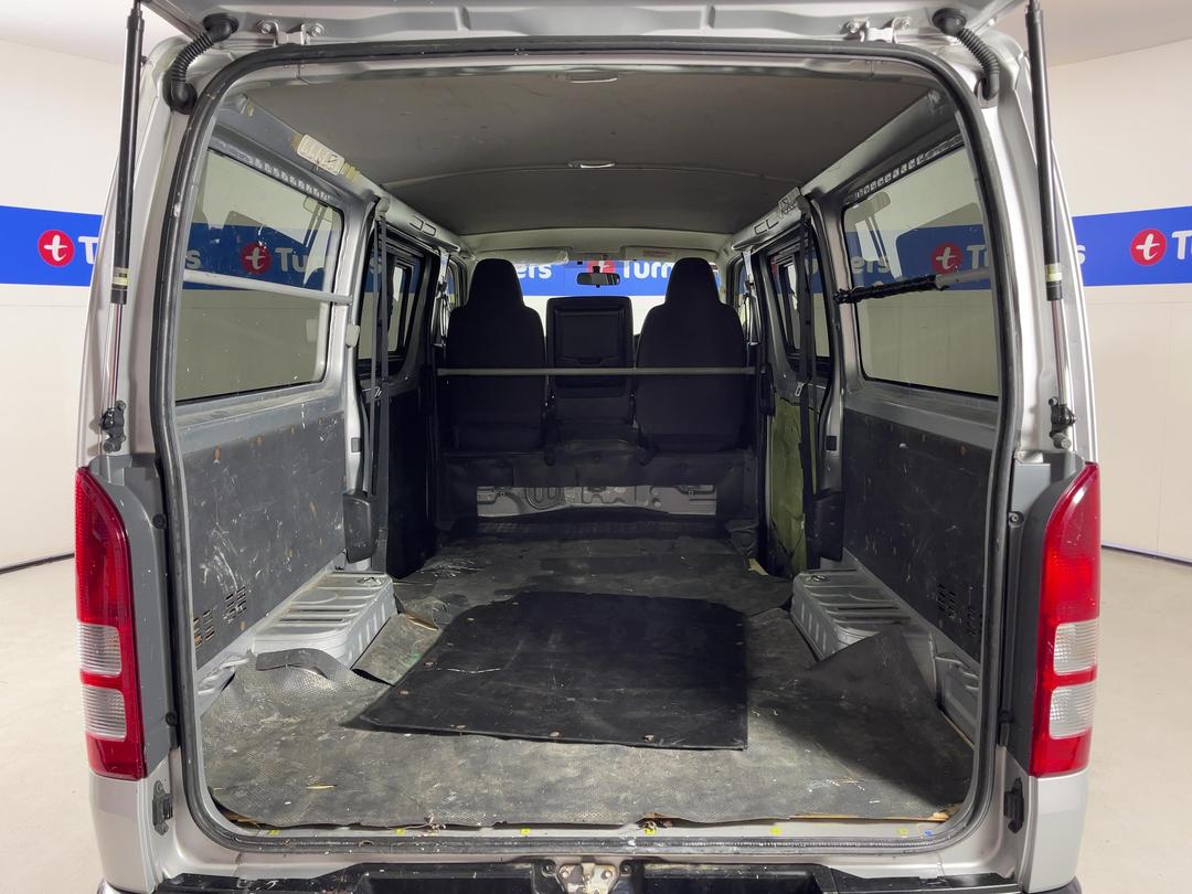 Photo '14' of Toyota Hiace