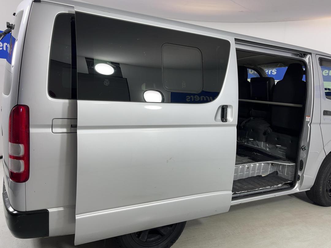 Photo '19' of Toyota Hiace