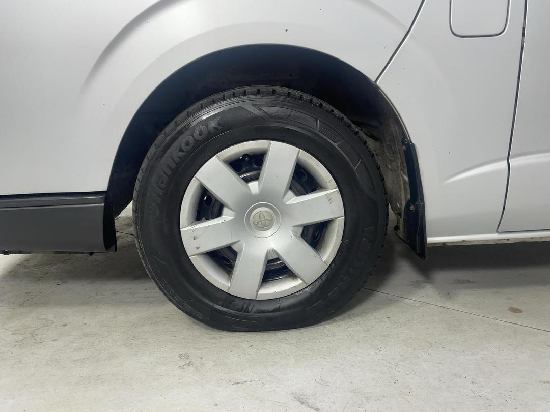 Photo '10' of Toyota Hiace