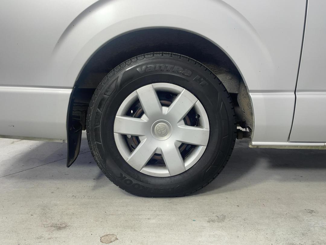 Photo '12' of Toyota Hiace