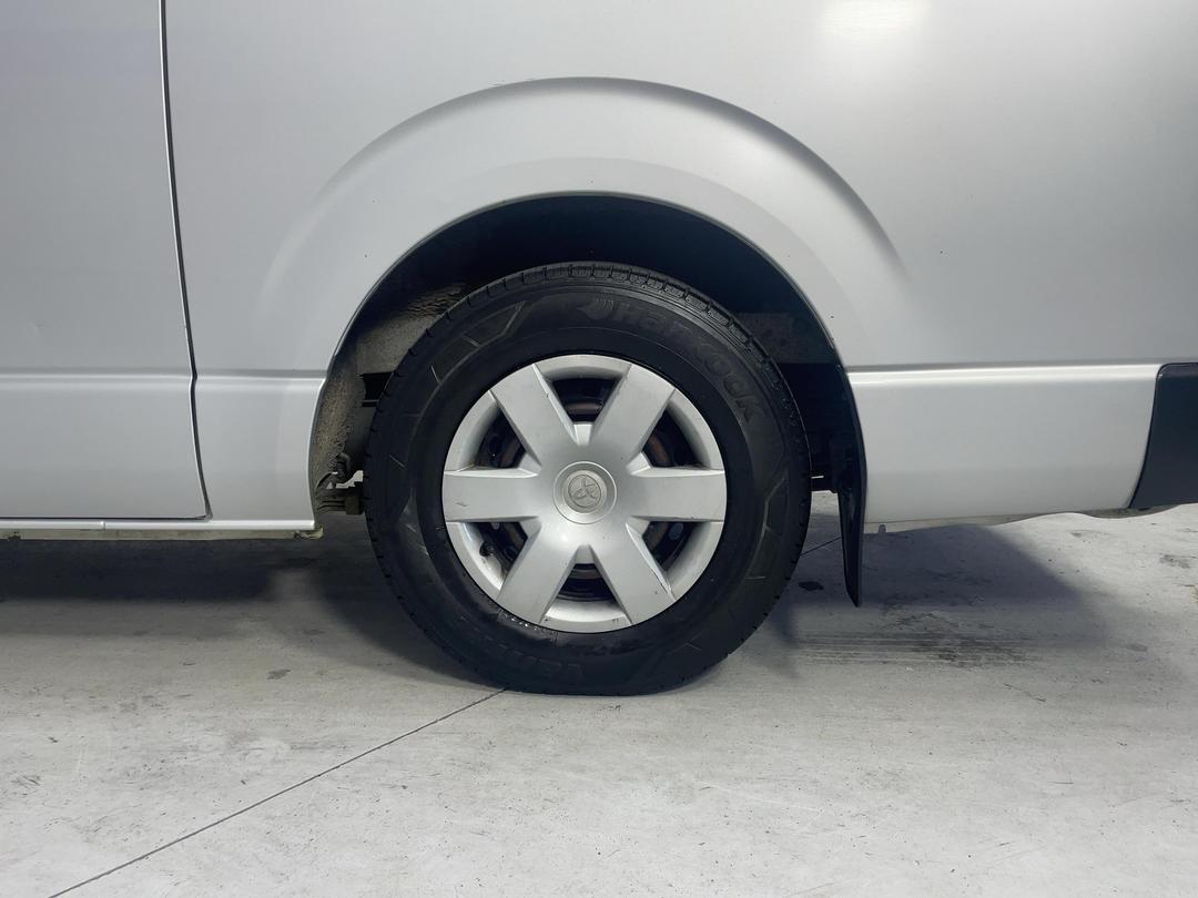 Photo '11' of Toyota Hiace