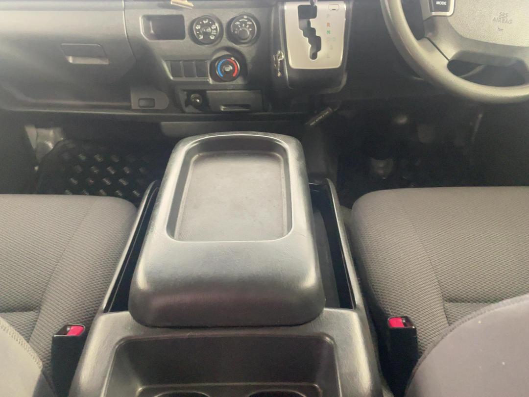 Photo '18' of Toyota Hiace
