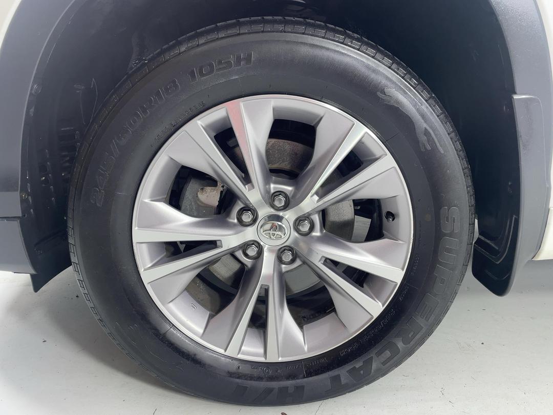 Photo '10' of Toyota Highlander
