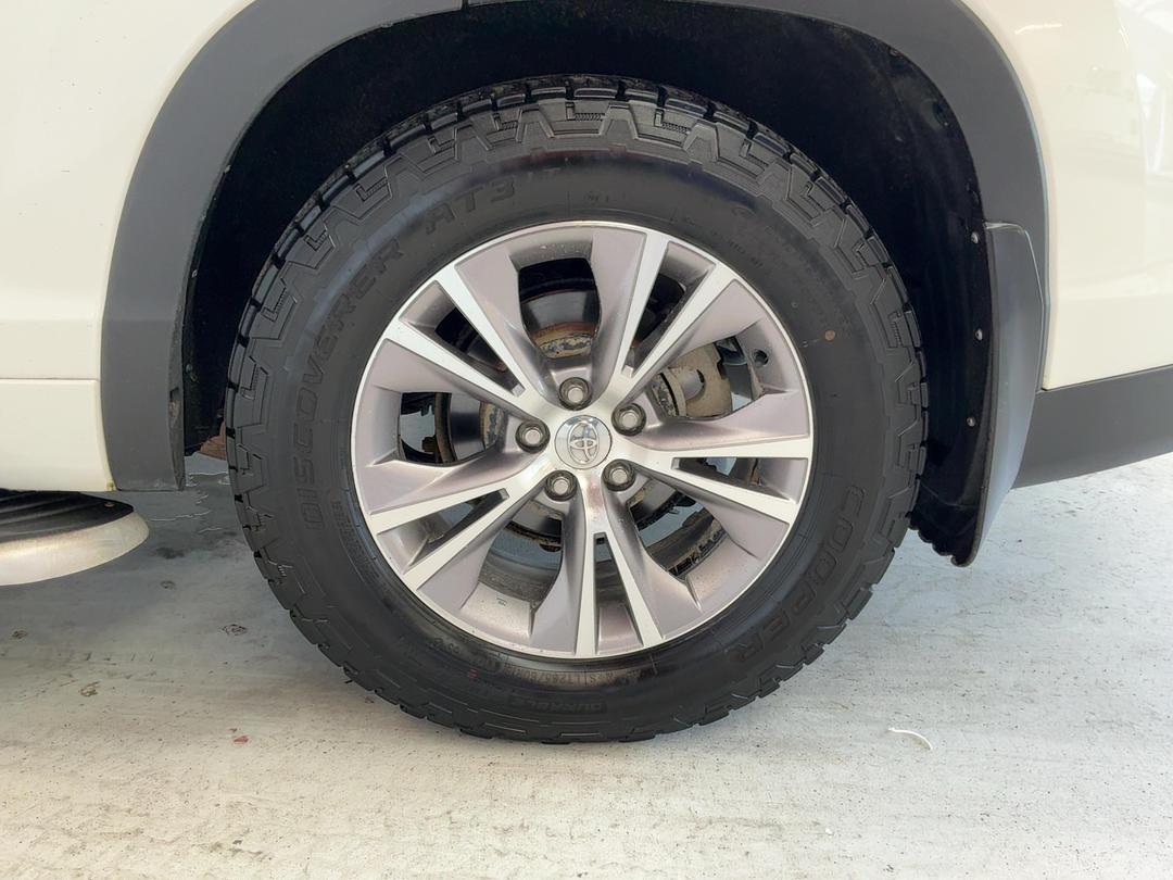 Photo '11' of Toyota Highlander