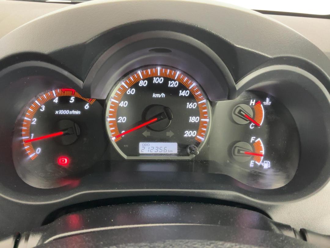 Photo '21' of Toyota Hilux