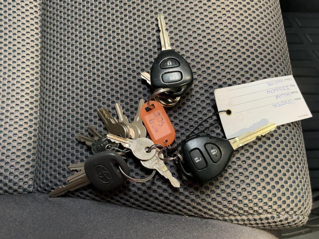 Photo '21' of Toyota Hilux