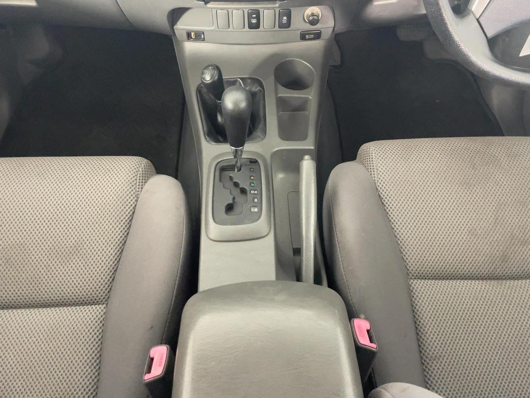 Photo '18' of Toyota Hilux