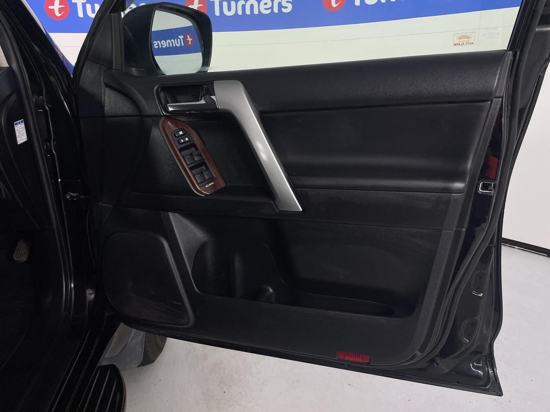 Photo '15' of Toyota Landcruiser Prado