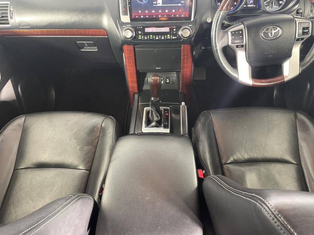 Photo '18' of Toyota Landcruiser Prado