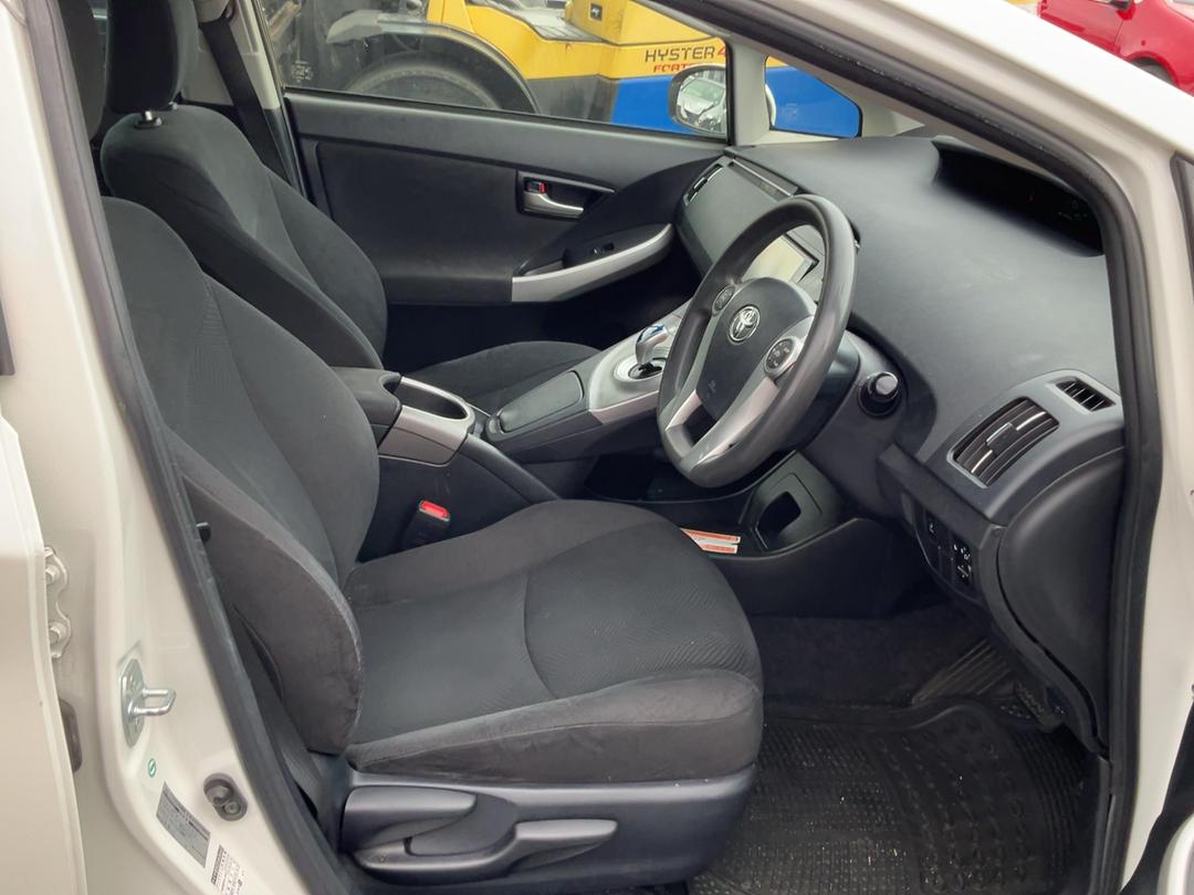 Photo '11' of Toyota Prius