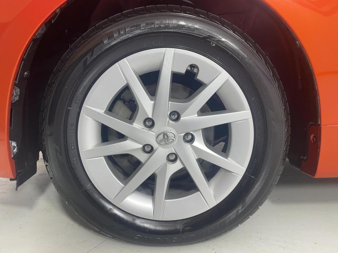 Photo '10' of Toyota Prius