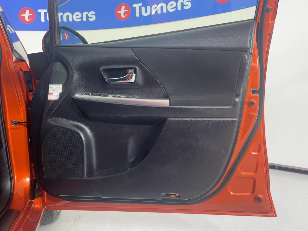 Photo '15' of Toyota Prius