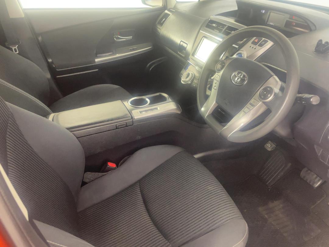 Photo '16' of Toyota Prius