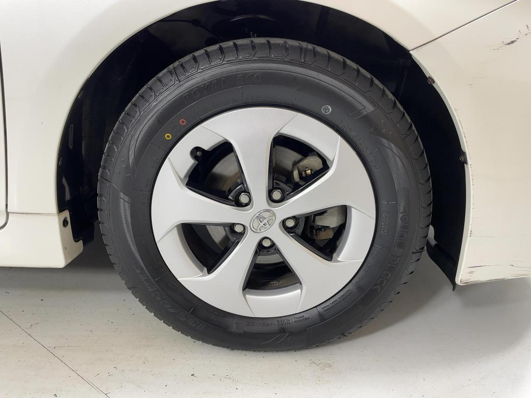 Photo '9' of Toyota Prius