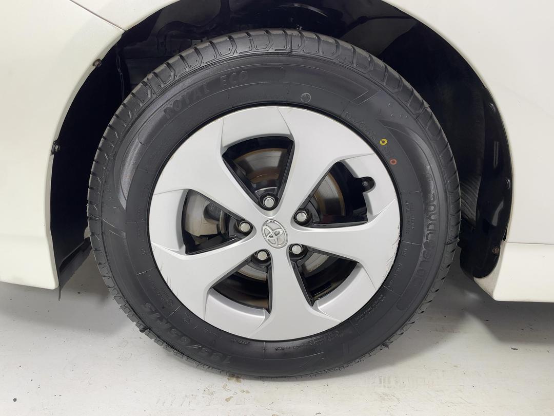 Photo '10' of Toyota Prius