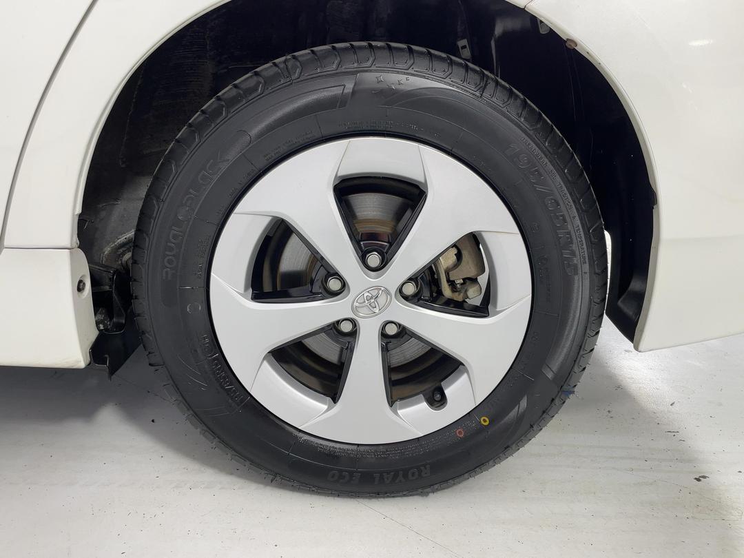 Photo '11' of Toyota Prius