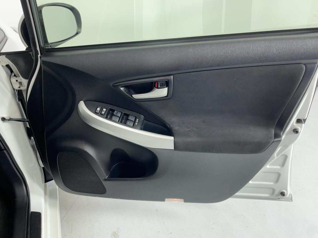 Photo '15' of Toyota Prius